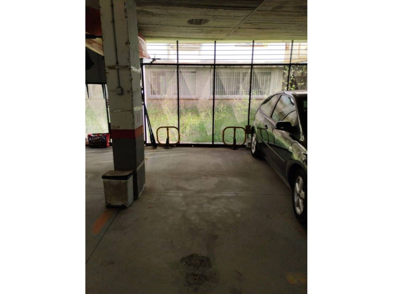 Parkplatz von Garage miete in Vallromanes