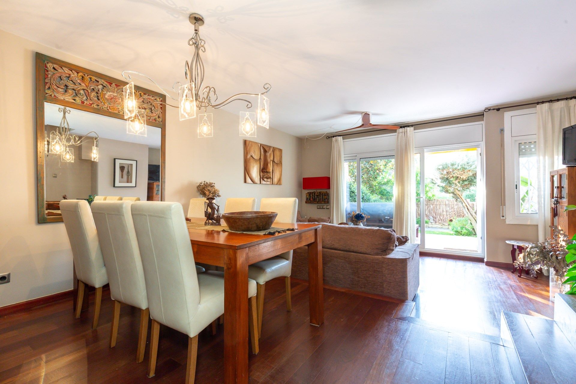 Menjador de Casa adosada en venda en Sant Feliu de Llobregat amb Calefacció, Terrassa i Traster