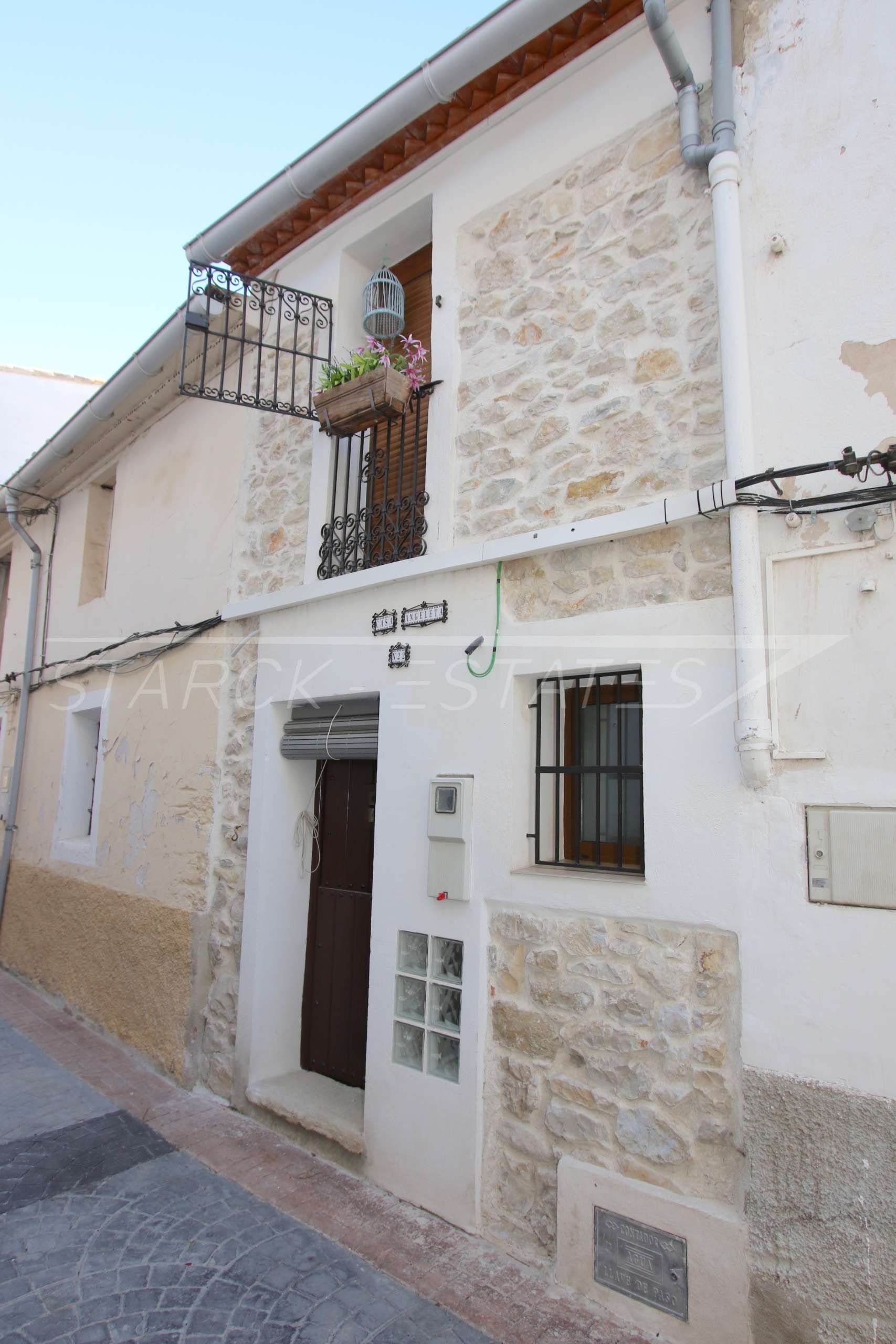 Exterior view of Single-family semi-detached for sale in Castell de Castells