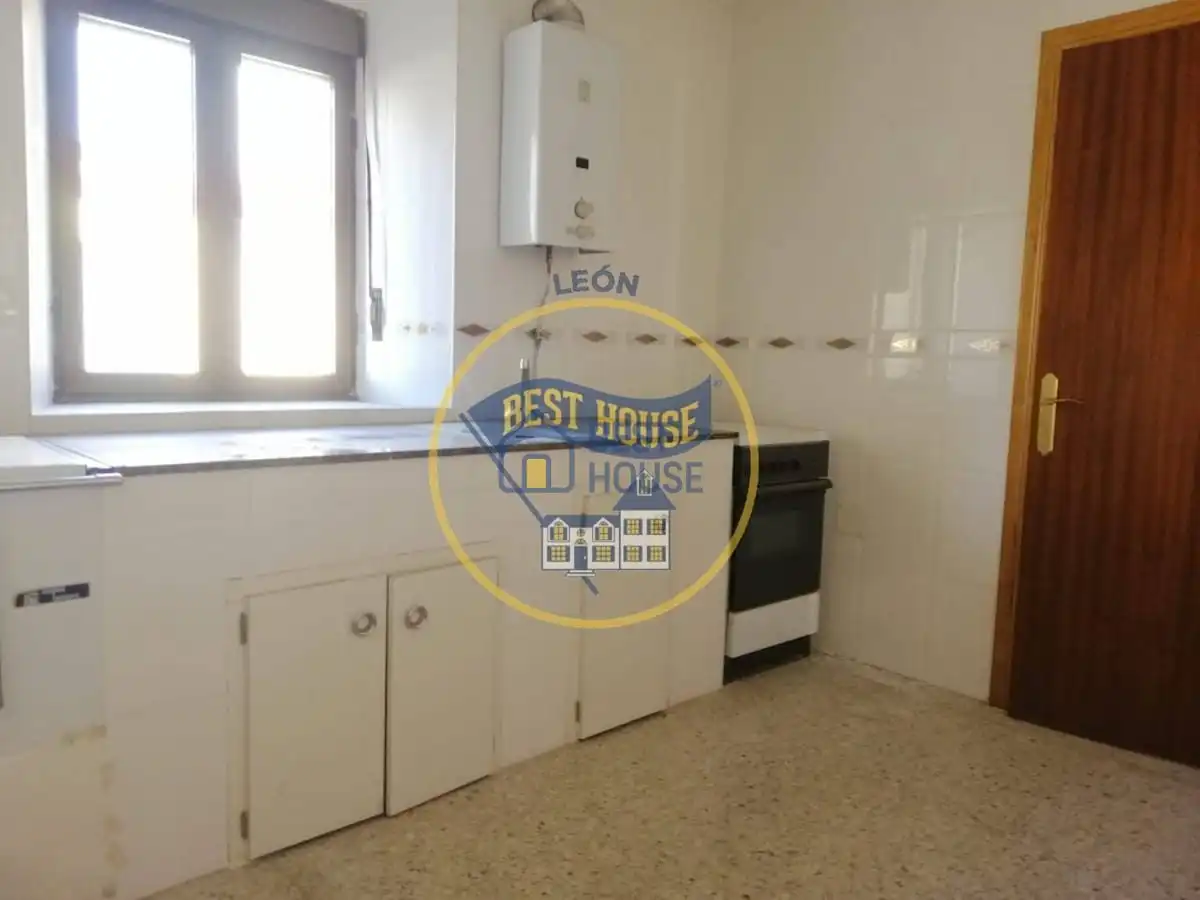 Kitchen of Houses for sale in Rioseco de Tapia  with Storage room and Balcony