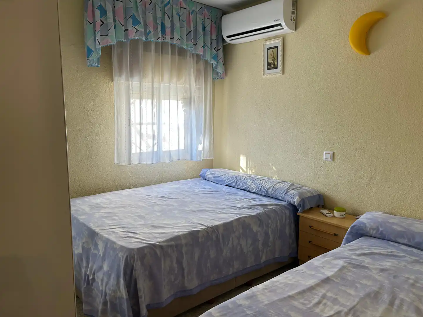 Schlafzimmer von Einfamilien-Reihenhaus zum Verkauf in Santa Cruz del Retamar mit Klimaanlage, Heizung und Privatgarten