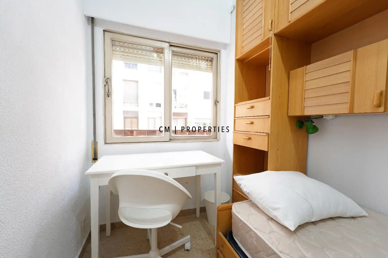 Schlafzimmer von Wohnung zur untervermieten in Valencia mit Klimaanlage, Möbliert und Fernseher