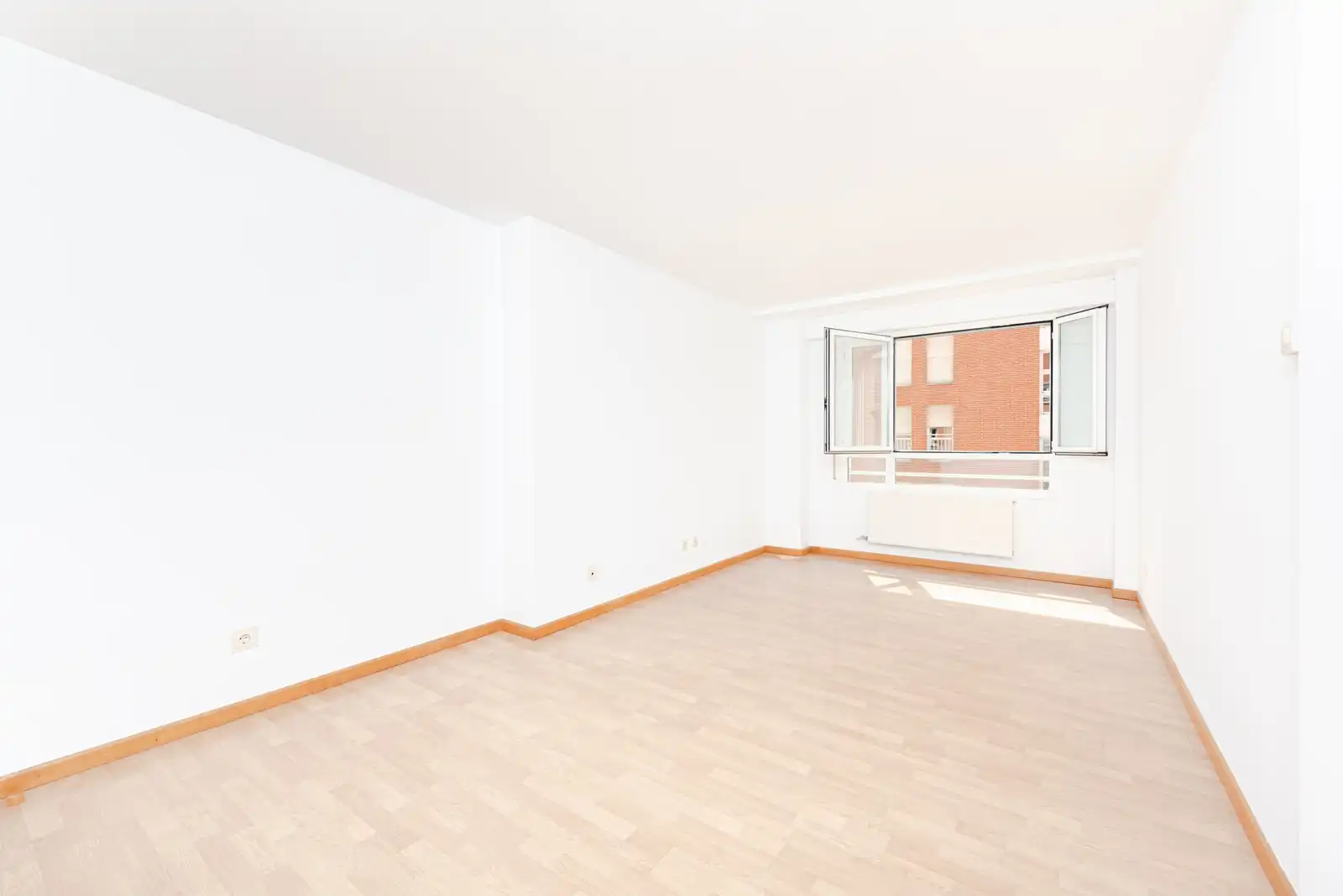 Sala de estar de Piso en venta en  Pamplona / Iruña con Parquet, Trastero y Balcón
