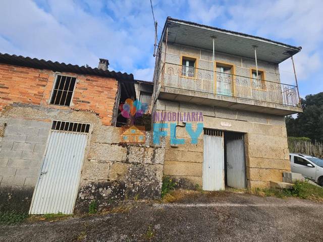 Casa-chalet en Venta en Toén