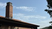 Vista exterior de Casa o xalet en venda en Vilanova del Vallès amb Terrassa i Balcó