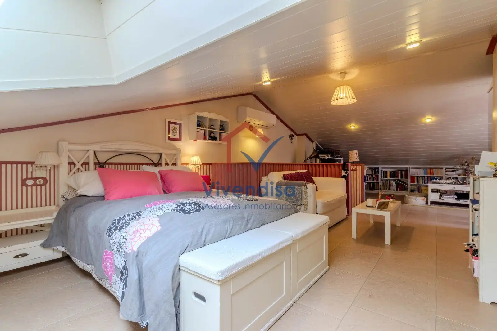 Habitación de Casa adosada en venta en Cabanillas del Campo con Terraza y Piscina
