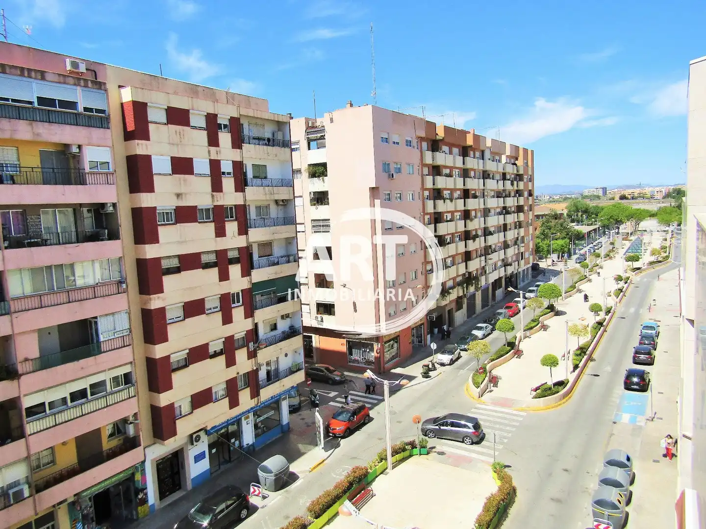 Vista exterior de Edifici en venda en Mislata
