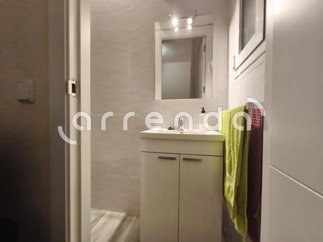 Badezimmer von Erdgeschoss zum Verkauf in Madrid mit Klimaanlage