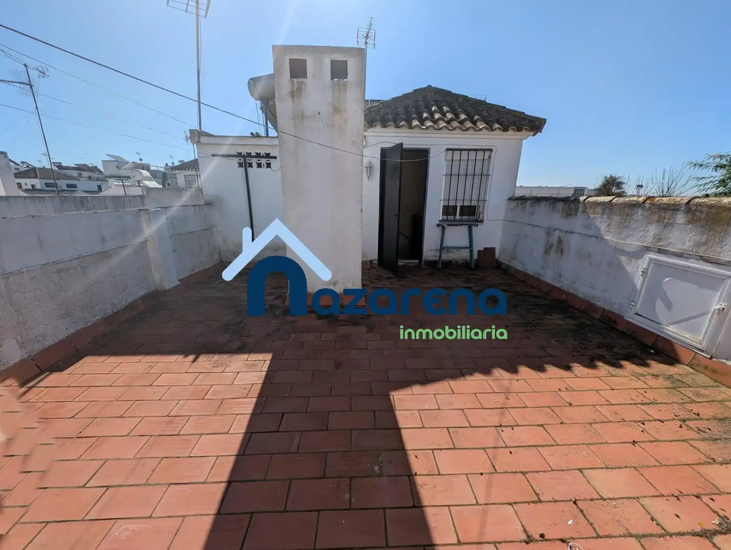 Vista exterior de Casa o xalet en venda en Dos Hermanas amb Aire condicionat, Jardí privat i Parquet