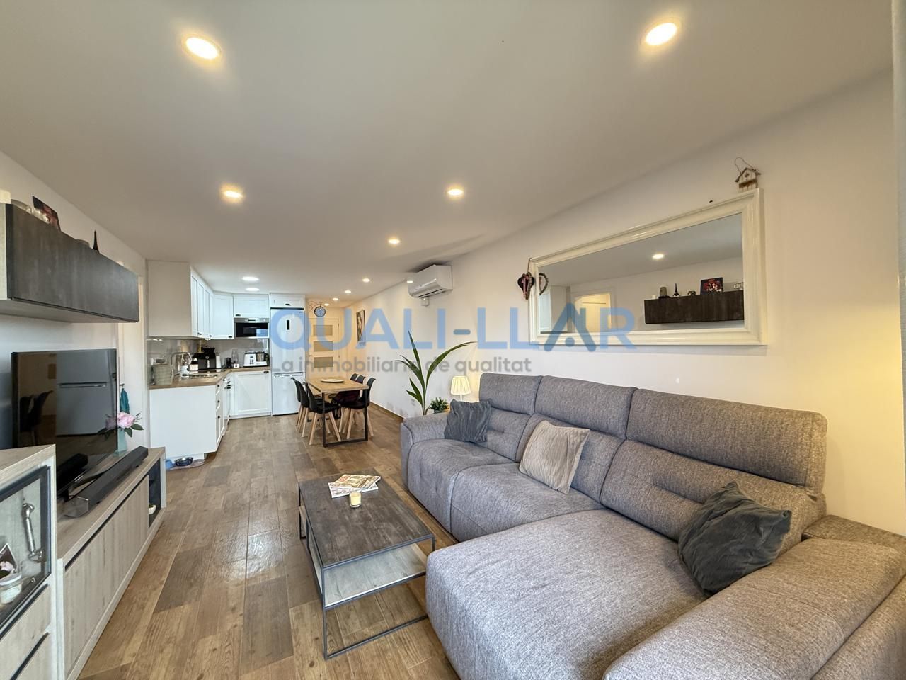 Living room of Flat for sale in Sant Feliu de Llobregat  with Air Conditioner and Balcony