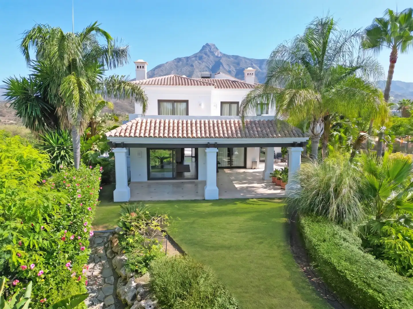 Casa con piscina en venta en Milla de Oro