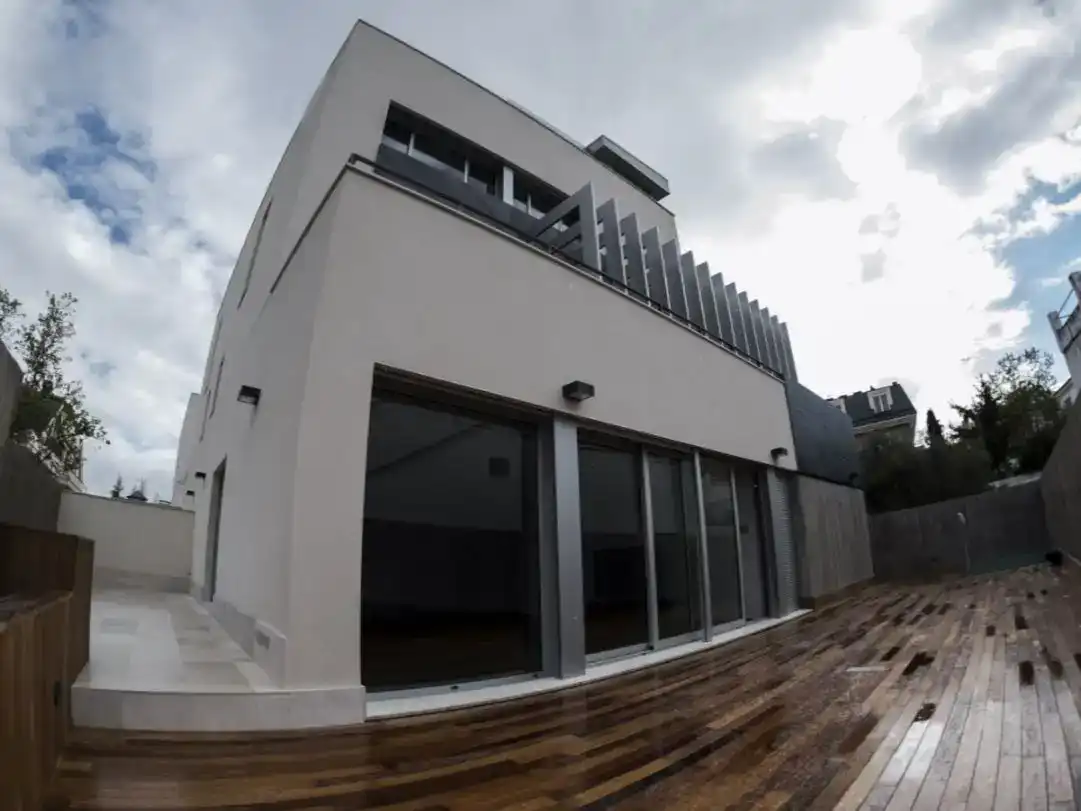 Vista exterior de Casa o xalet en venda en  Madrid Capital amb Balcó