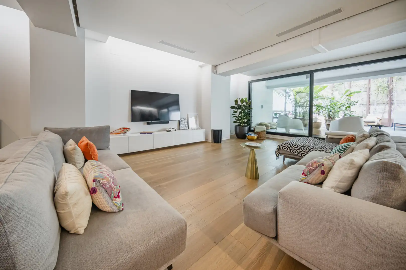 Wohnzimmer von Maisonette zum Verkauf in Barcelona mit Klimaanlage, Heizung und Privatgarten