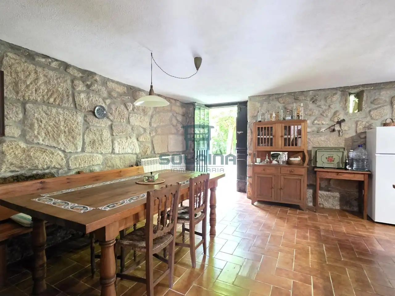 Cuina de Casa o xalet en venda en Ourense Capital  amb Calefacció i Jardí privat