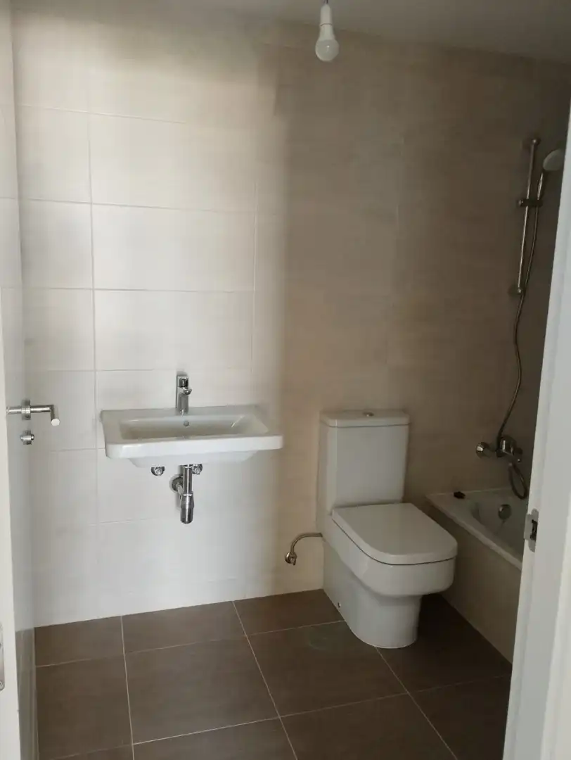 Badezimmer von Wohnung zur Miete in HUCA - La Cadellada