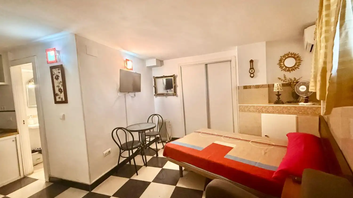 Wohnung zum Verkauf in Torremolinos mit Klimaanlage, Terrasse und Gemeinschaftspool
