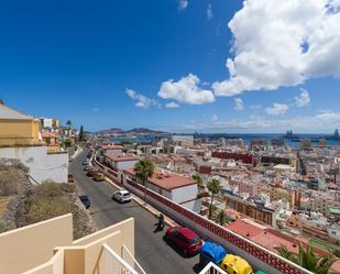 Vista exterior de Casa o xalet en venda en Las Palmas de Gran Canaria amb Terrassa i Balcó