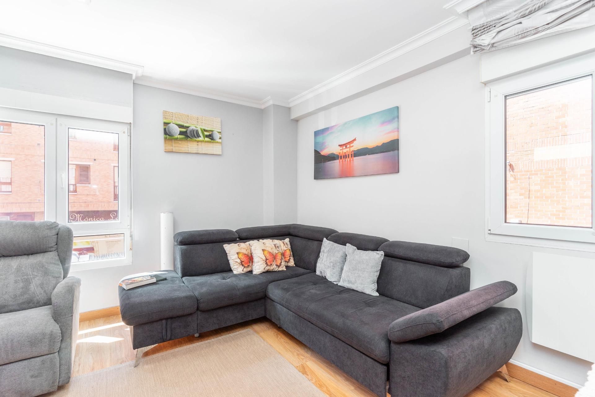 Sala d'estar de Apartament en venda en Gijón  amb Calefacció