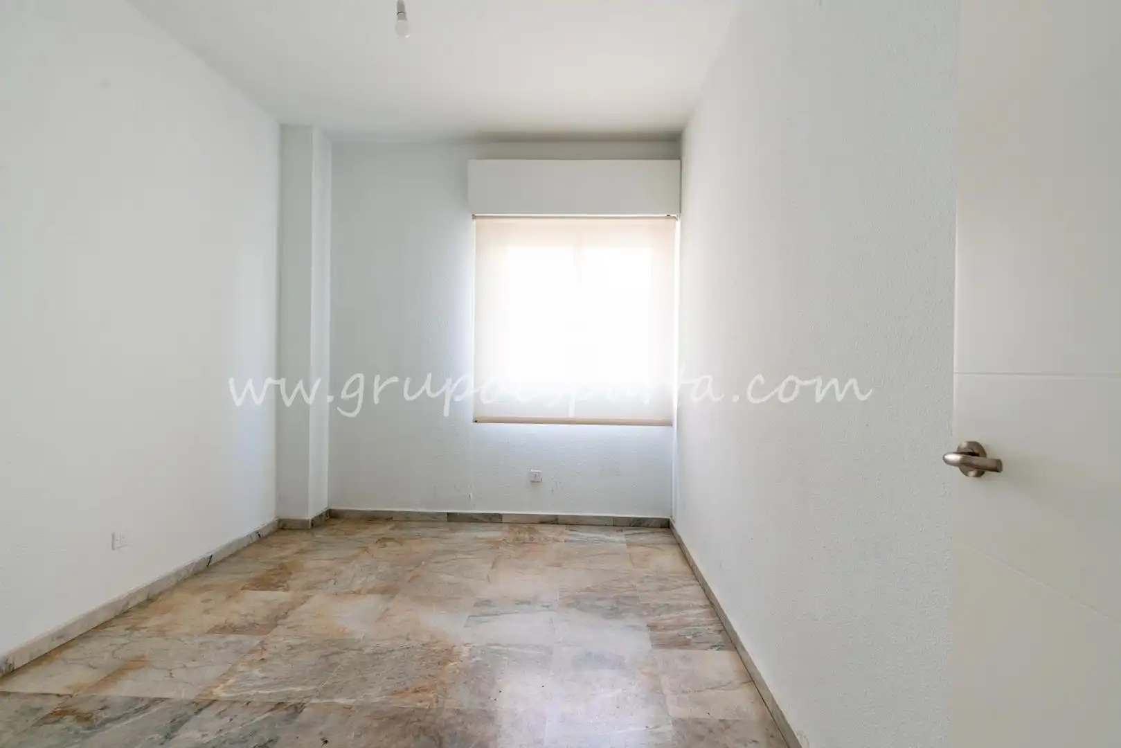 Bedroom of Flat for sale in Sevilla  with Air Conditioner and Balcony