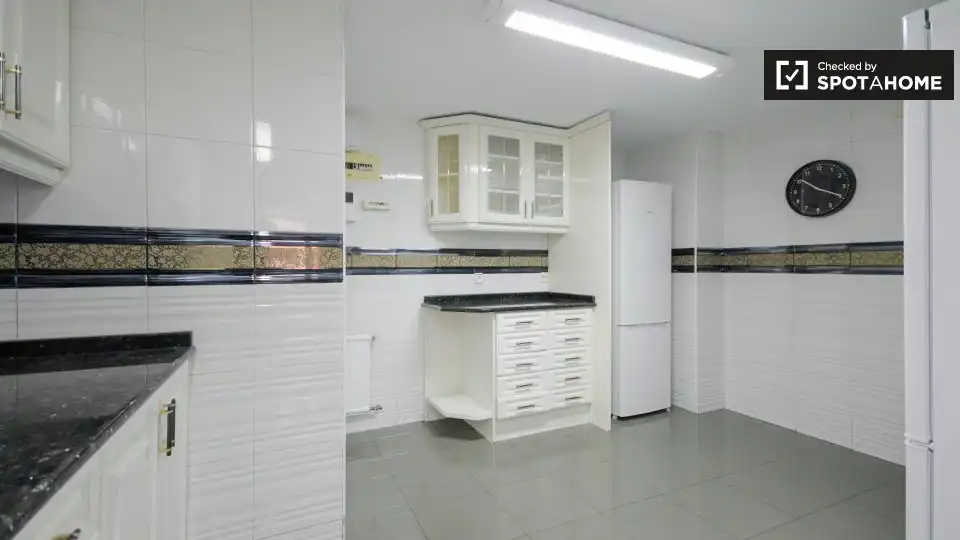 Cocina de Piso de alquiler en Alcalá de Henares con Aire acondicionado, Calefacción y Amueblado