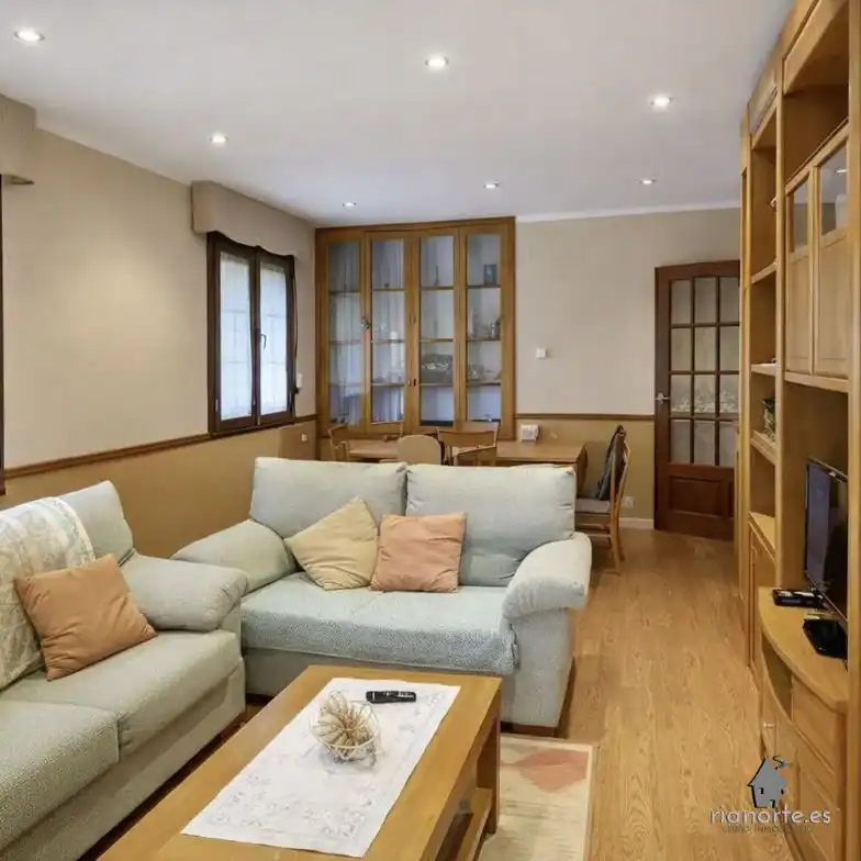 Sala d'estar de Casa o xalet en venda en Llanes amb Calefacció, Jardí privat i Terrassa