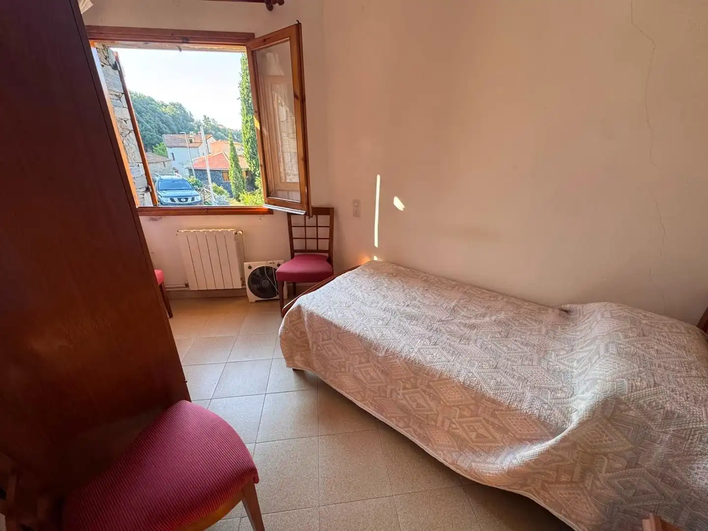 Habitación de Casa adosada en venta en Montseny con Calefacción, Terraza y Balcón