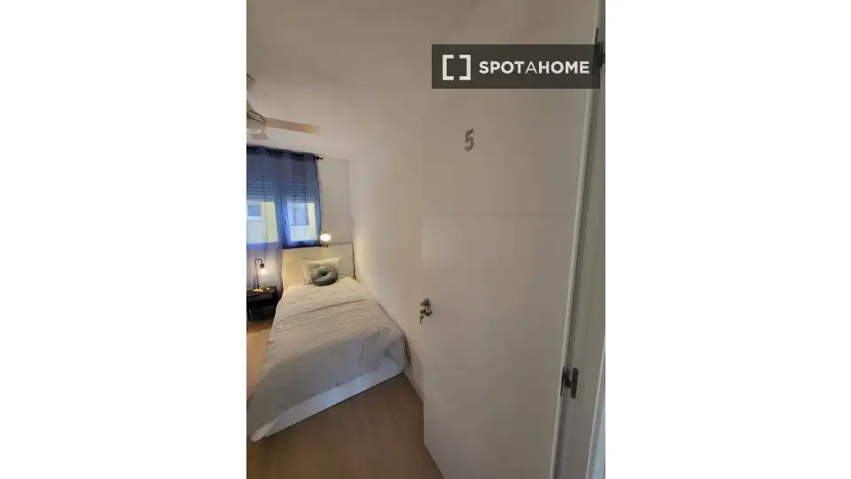 Bedroom of Flat for share in Alicante / Alacant  with Air Conditioner, Heating and Furnished