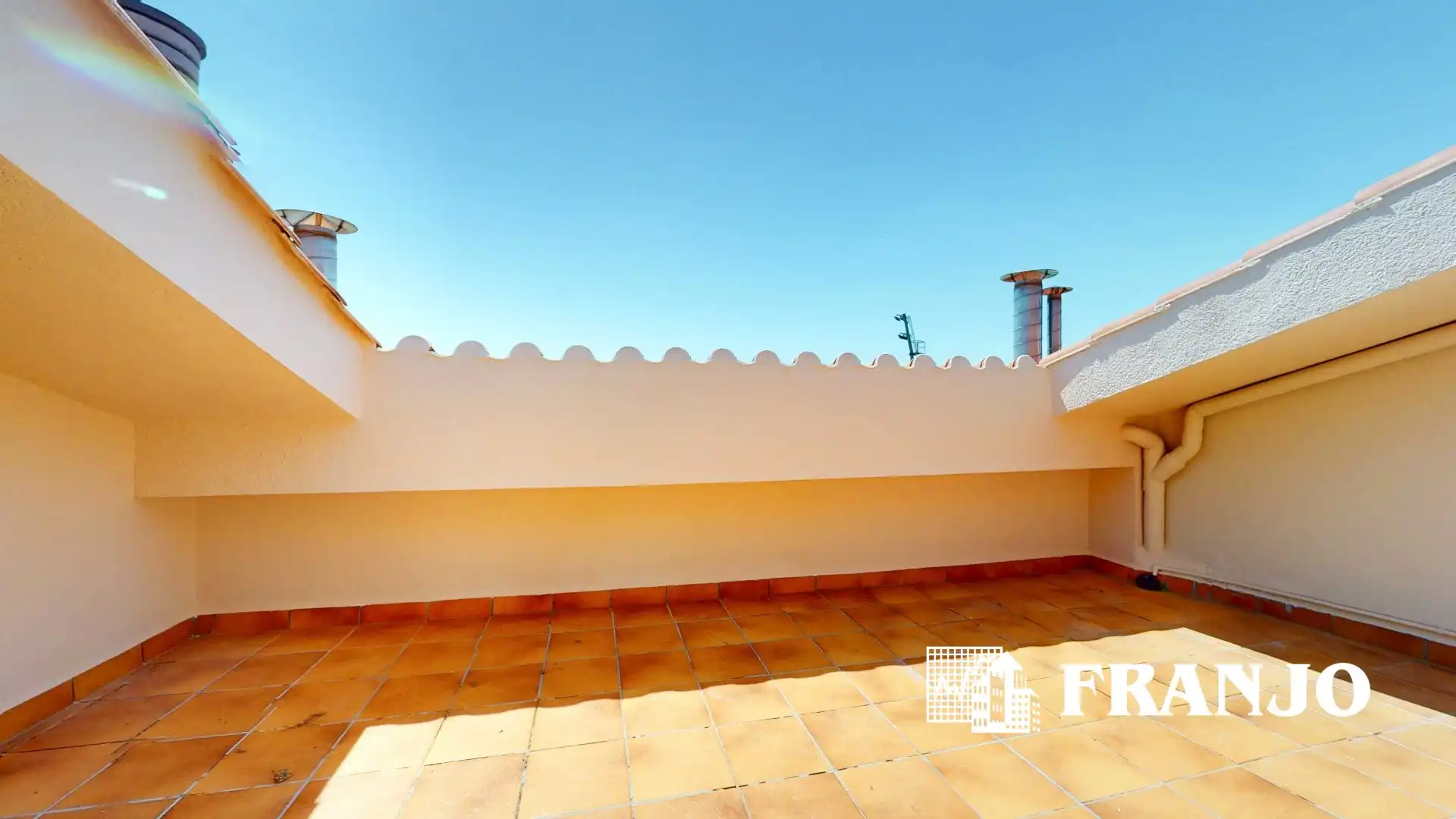 Außenansicht von Einfamilien-Reihenhaus zum Verkauf in Barberà del Vallès mit Klimaanlage, Heizung und Terrasse