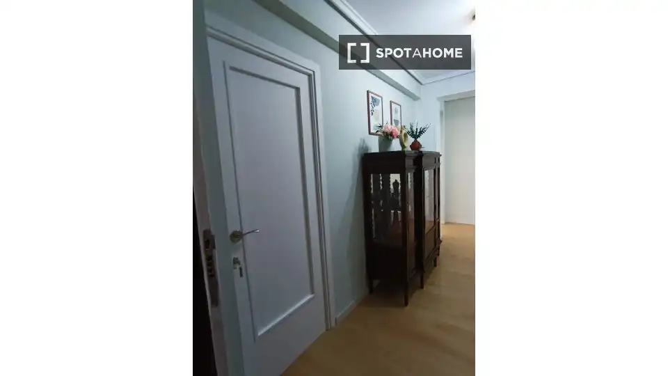 Flat for rent in Valencia  with Air Conditioner, Heating and Furnished