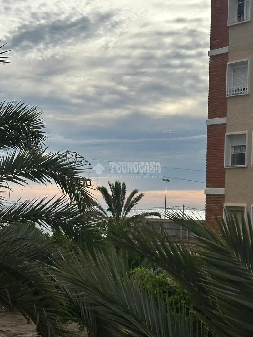 Vista exterior de Pis en venda en Alicante / Alacant amb Balcó