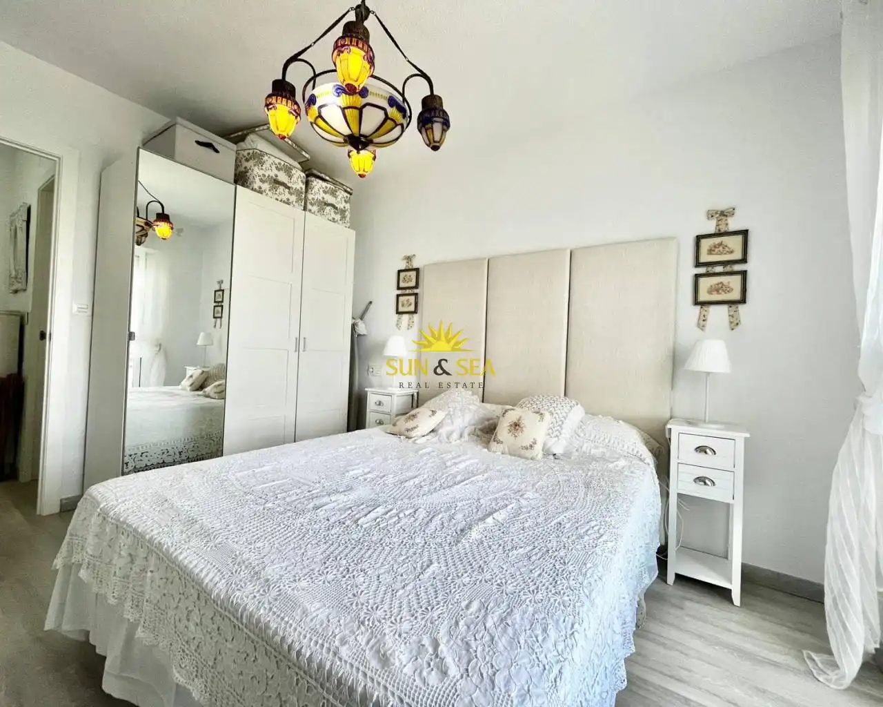Dormitori de Apartament de lloguer en Torrevieja amb Calefacció, Moblat i Forn