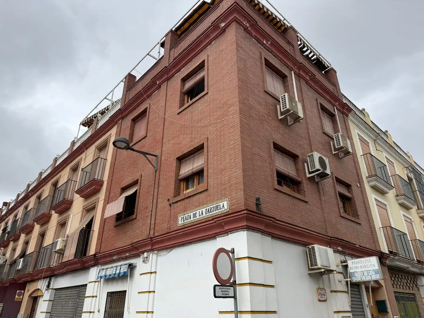 Vista exterior de Dúplex en venta en Dos Hermanas con Aire acondicionado, Calefacción y Terraza