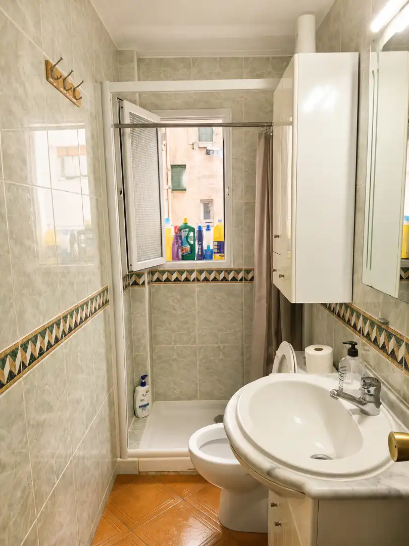 Baño de Piso en venta en Zaragoza con Amueblado, Horno y Lavadora
