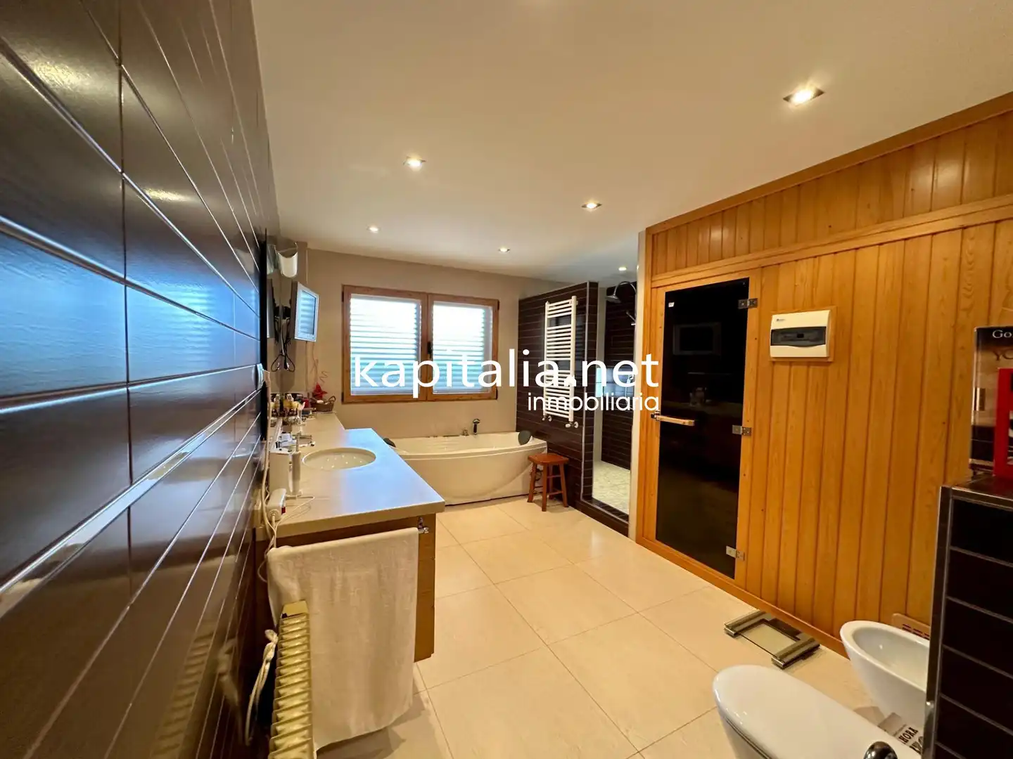 Bathroom of Houses for sale in Alcoy / Alcoi  with Air Conditioner, Private garden and Terrace
