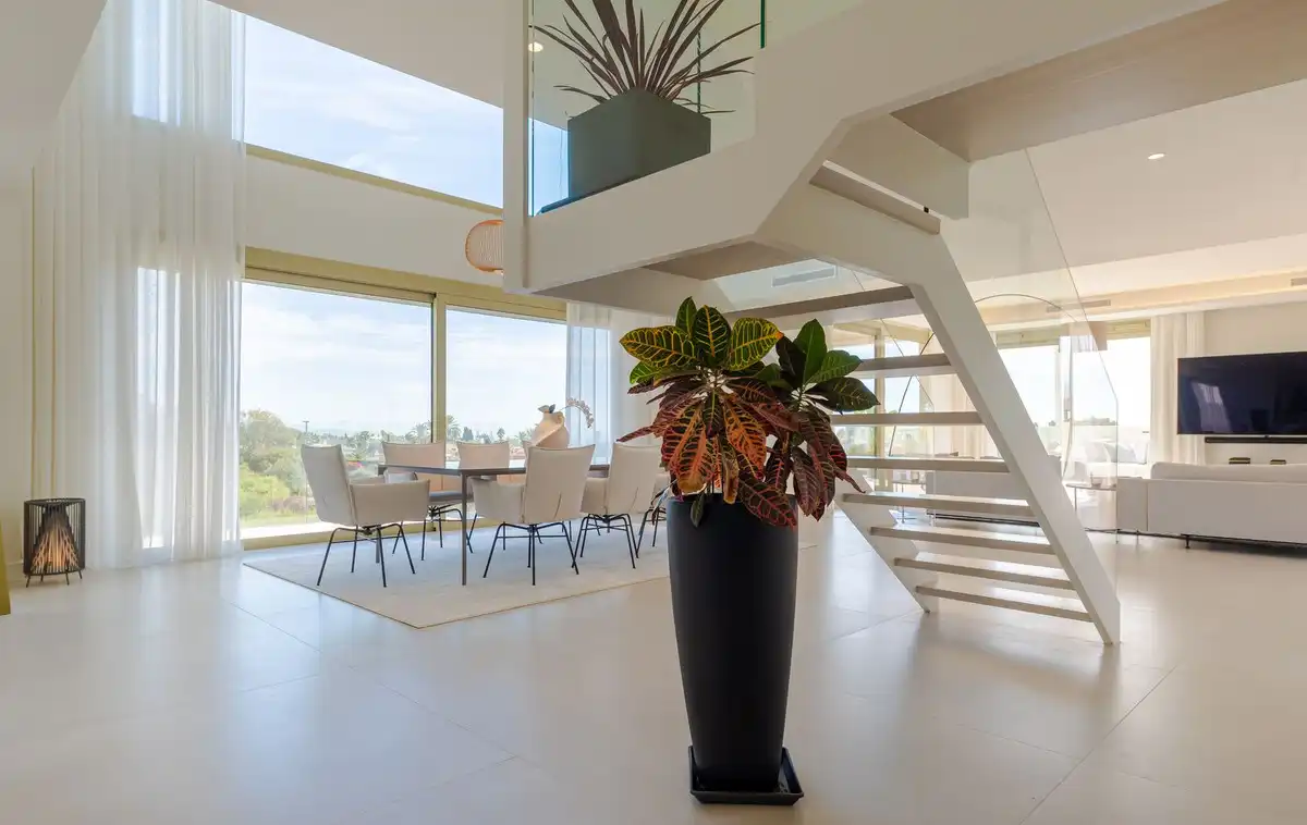 Dachboden zum Verkauf in Marbella mit Klimaanlage, Terrasse und Abstellraum