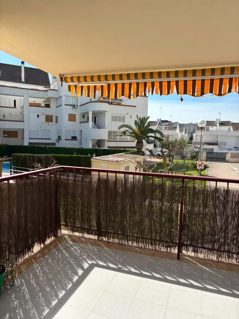 Vista exterior de Pis en venda en Sagunto / Sagunt amb Aire condicionat, Jardí privat i Terrassa