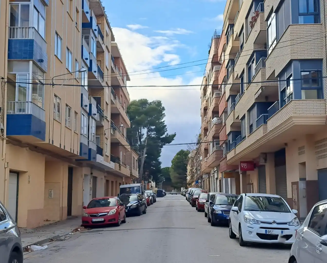 Vista exterior de Garaje de alquiler en Requena
