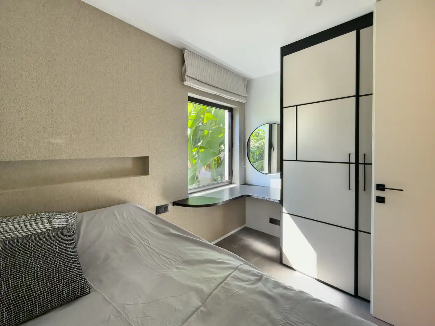 Dormitori de Casa o xalet en venda en Marbella amb Aire condicionat, Jardí privat i Terrassa