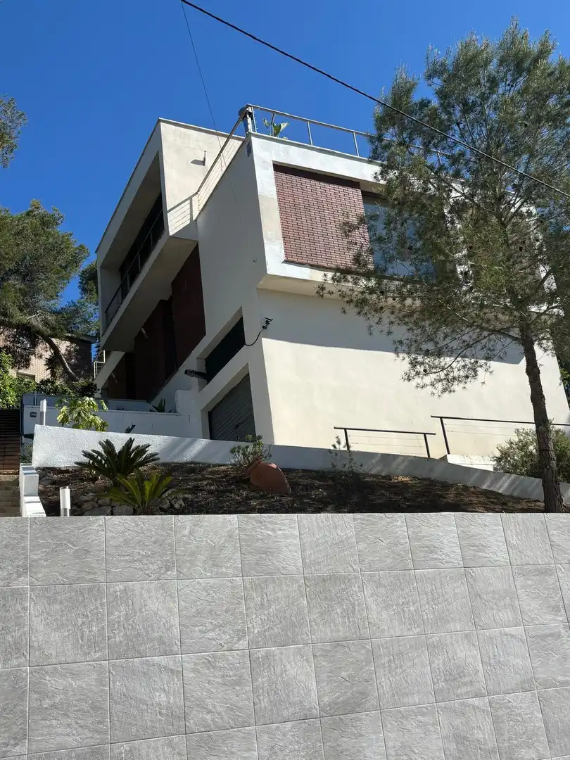 Vista exterior de Casa o xalet en venda en Cubelles amb Calefacció, Jardí privat i Terrassa