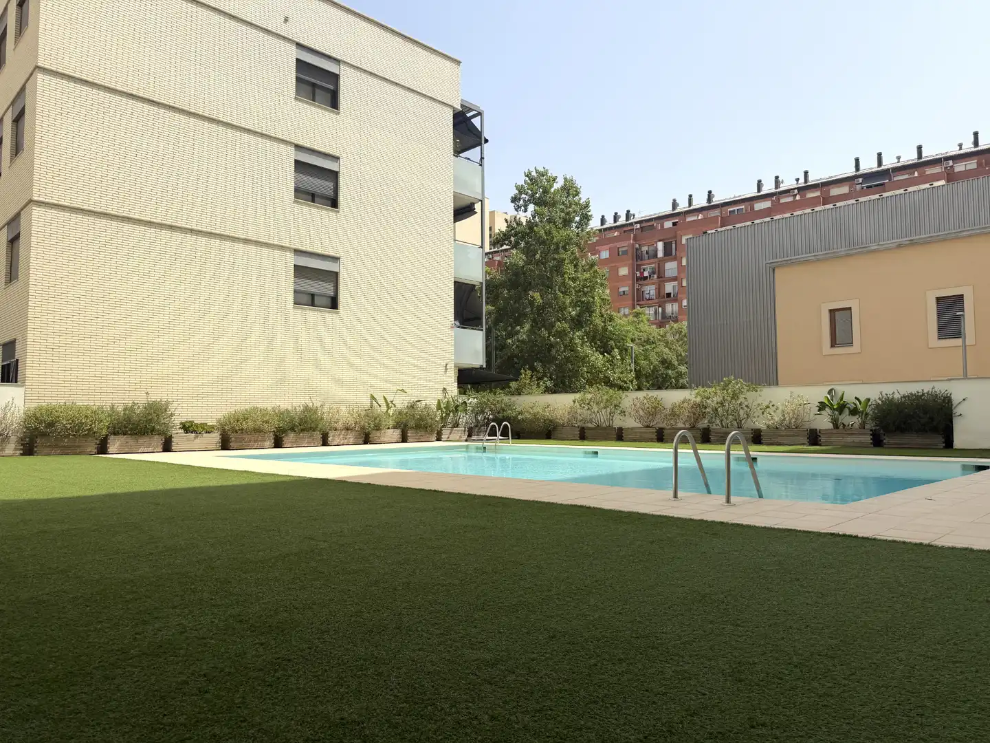 Piscina de Pis en venda en Barcelona amb Aire condicionat, Calefacció i Jardí privat