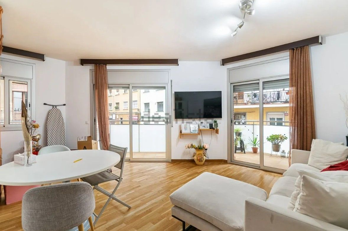 Vista exterior de Piso en venta en L'Hospitalet de Llobregat con Aire acondicionado, Calefacción y Terraza