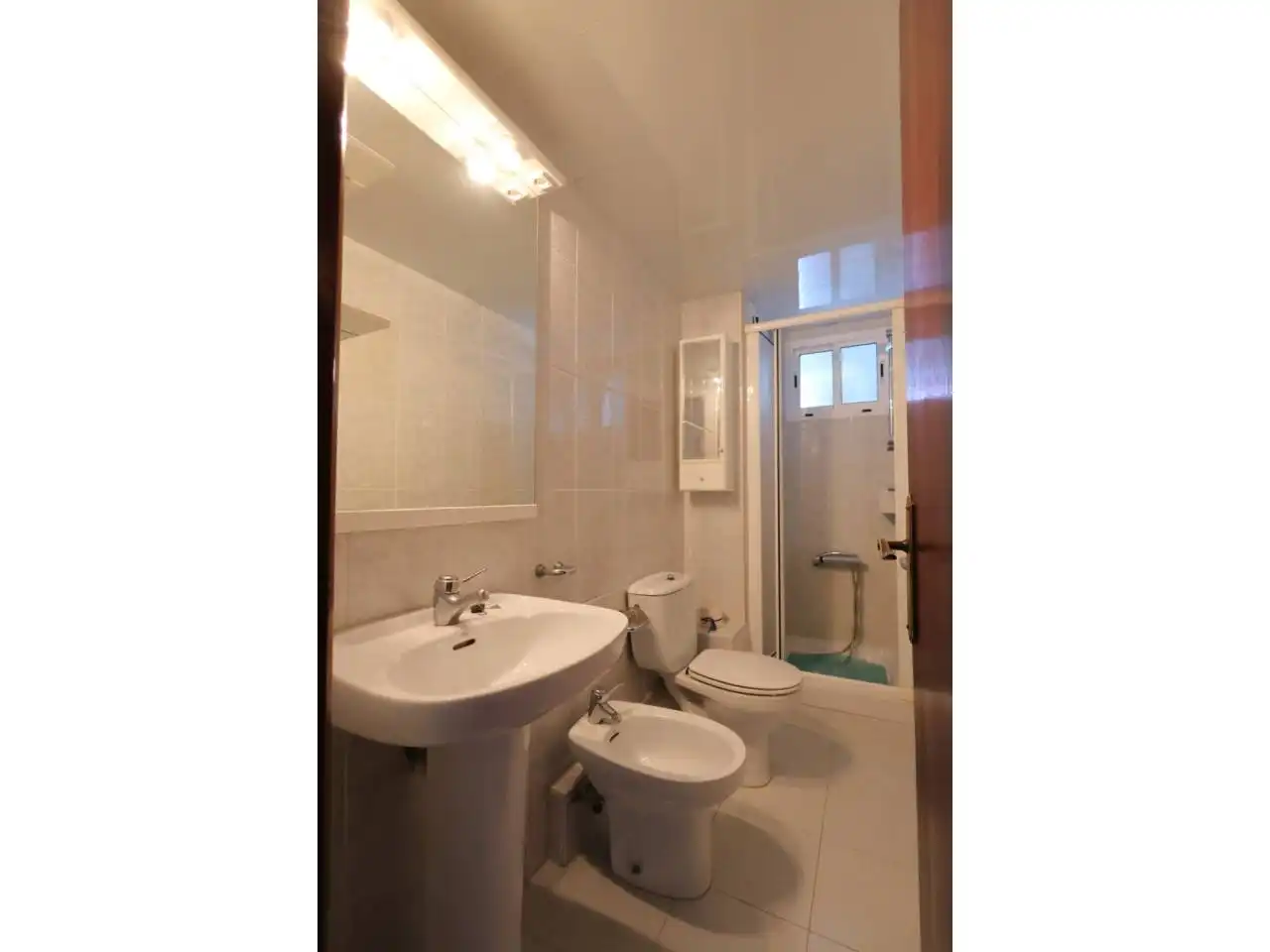 Baño de Piso en venta en L'Hospitalet de Llobregat con Parquet, Trastero y Amueblado