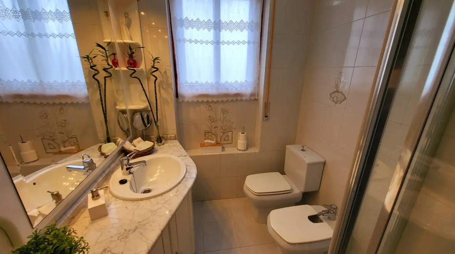 Baño de Casa adosada en venta en Nigrán con Terraza y Balcón