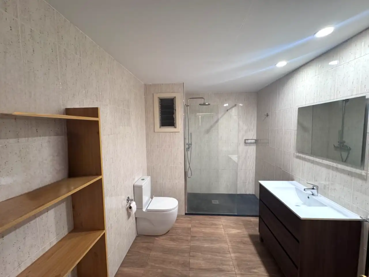 Badezimmer von Wohnungen zum Verkauf in  Palma de Mallorca mit Klimaanlage, Heizung und Terrasse