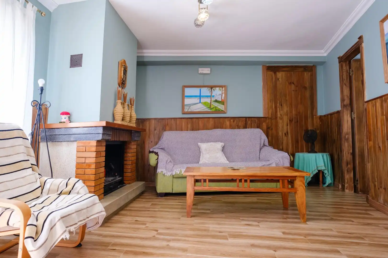 Sala d'estar de Casa adosada en venda en Teba amb Aire condicionat, Jardí privat i Piscina