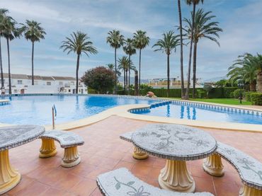 Adosado con piscina en venta en Avinguda del Garrofer 1