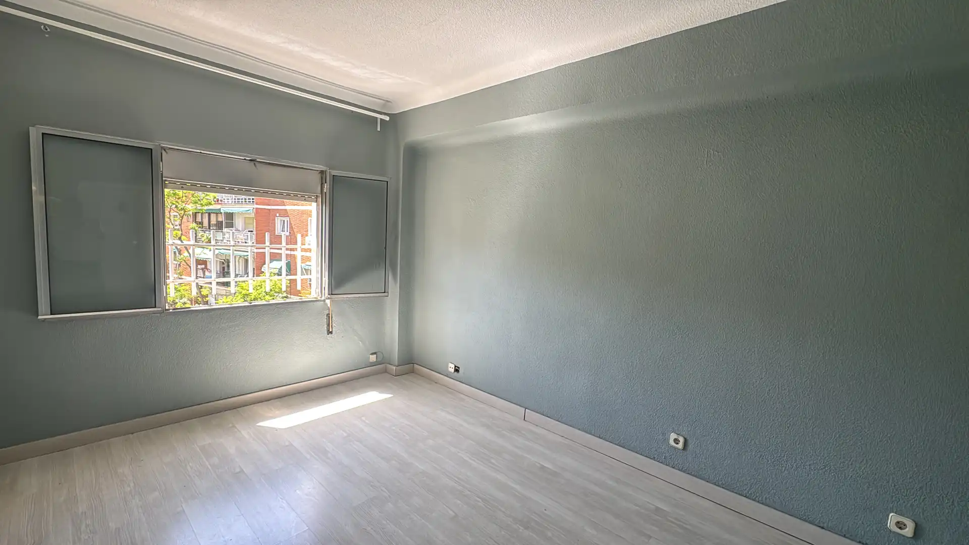 Habitación de Piso en venta en Madrid con Calefacción y Terraza