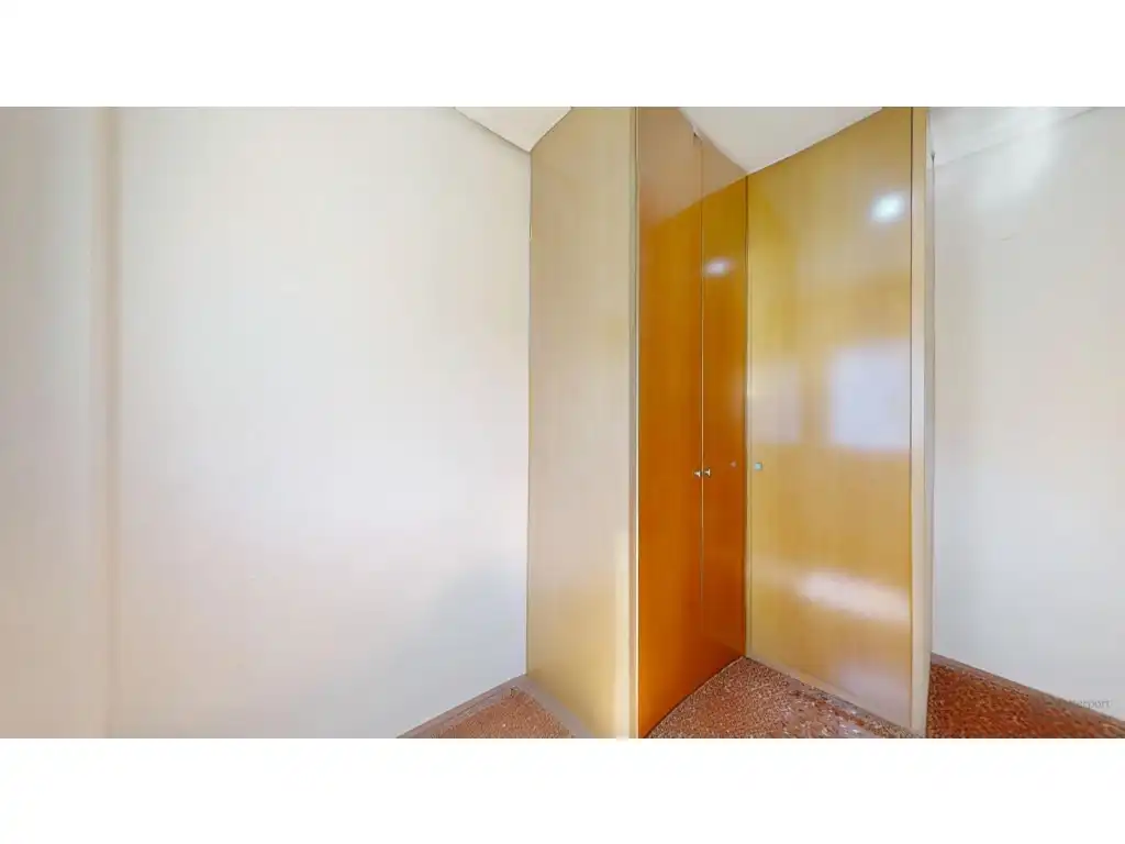 Flat for sale in Torrent  with Air Conditioner and Balcony