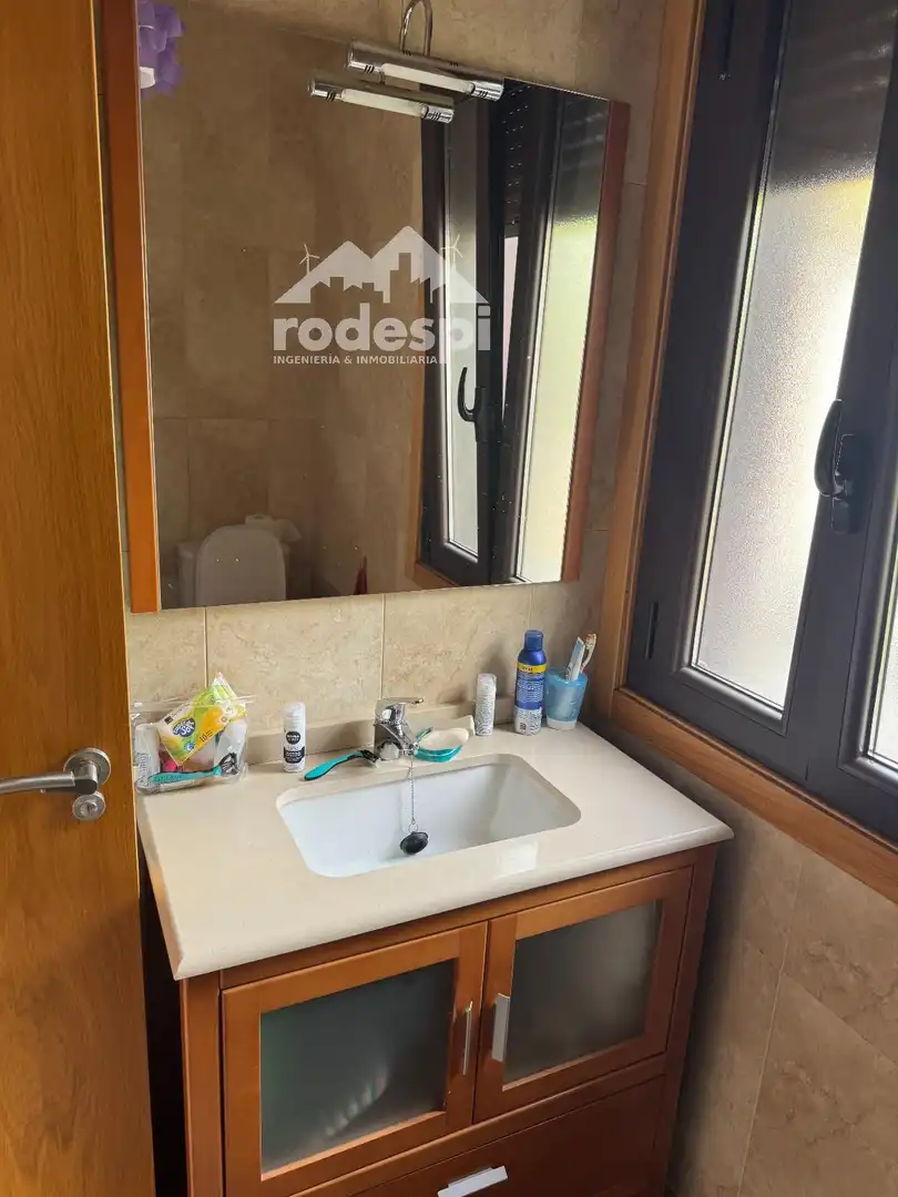 Bany de Casa o xalet en venda en Covelo amb Calefacció, Traster i Moblat