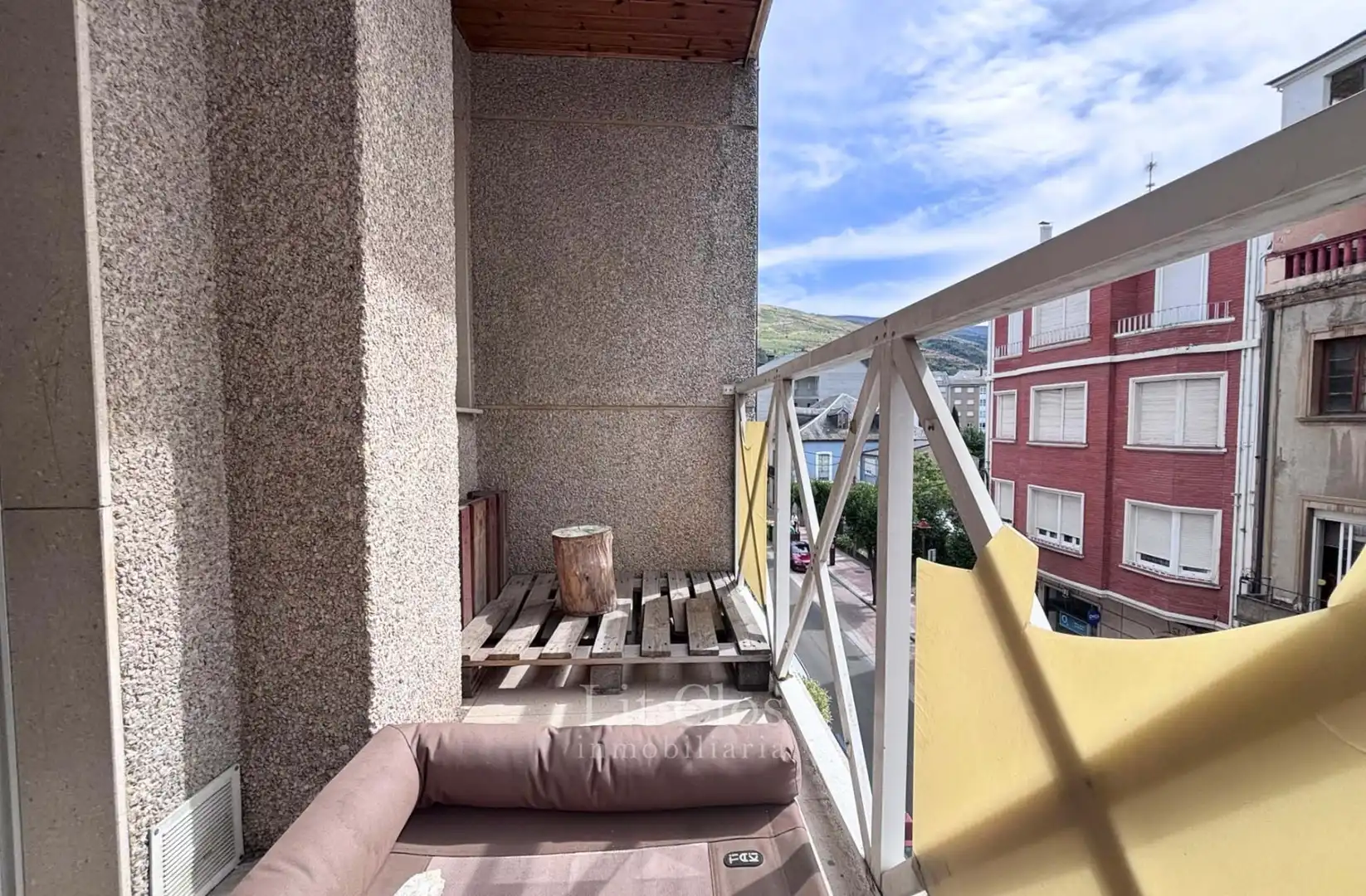 Balcony of Flat for sale in O Barco de Valdeorras    with Heating, Terrace and Storage room